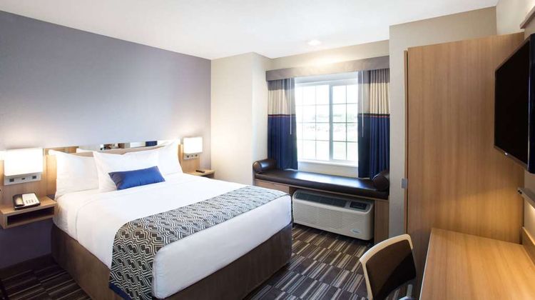 Microtel Inn & Suites by Wyndham Naples Room