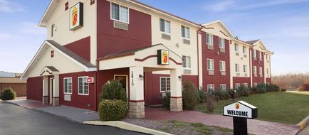 Super 8 Joplin Exterior