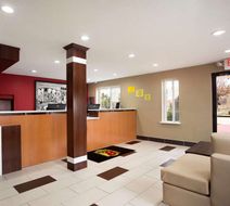 Super 8 Joplin Lobby