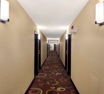 Super 8 Joplin Lobby