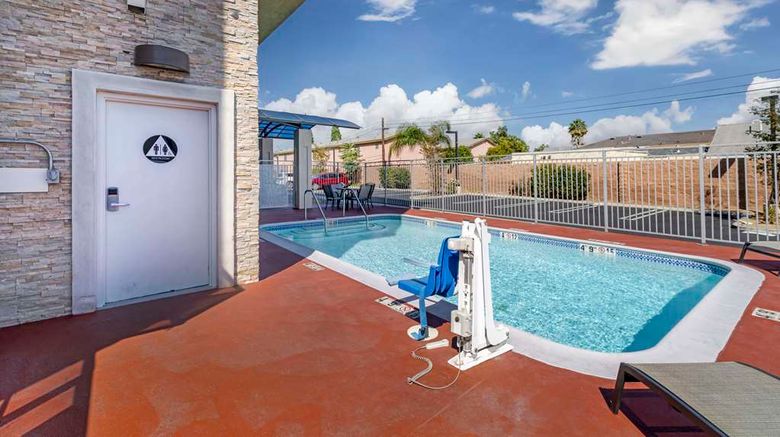<b>Best Western Plus Gardena Inn & Suites Pool</b>. Images powered by <a href="https://iceportal.shijigroup.com/" title="IcePortal" target="_blank">IcePortal</a>.