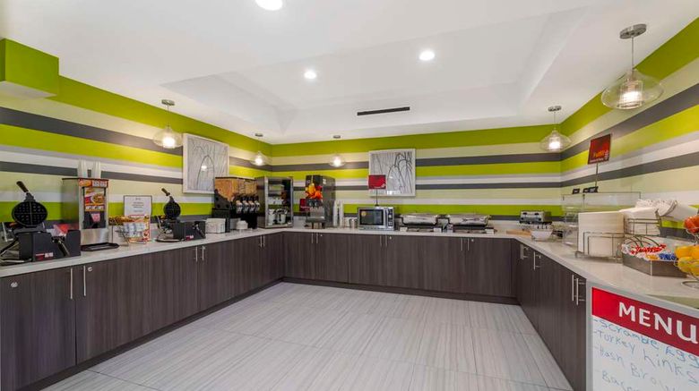 <b>Best Western Plus Gardena Inn & Suites Restaurant</b>. Images powered by <a href="https://iceportal.shijigroup.com/" title="IcePortal" target="_blank">IcePortal</a>.
