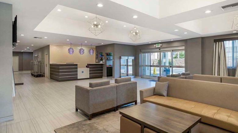 <b>Best Western Plus Gardena Inn & Suites Lobby</b>. Images powered by <a href="https://iceportal.shijigroup.com/" title="IcePortal" target="_blank">IcePortal</a>.