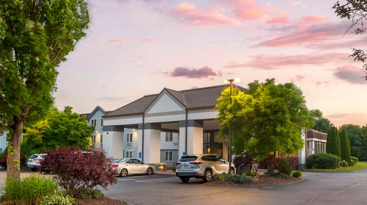 Best Western Hartford Hotel & Suites Exterior