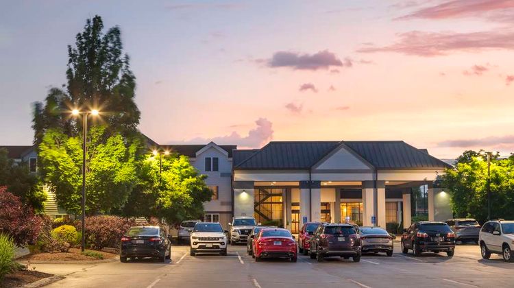 Best Western Hartford Hotel & Suites Exterior