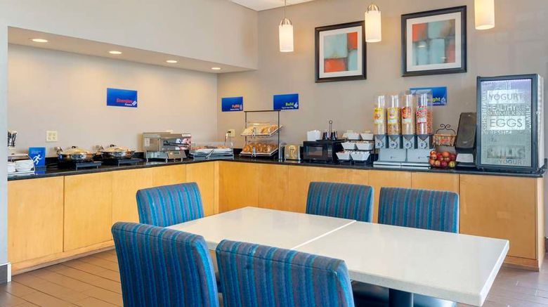 <b>Best Western Hartford Hotel & Suites Restaurant</b>. Images powered by <a href="https://iceportal.shijigroup.com/" title="IcePortal" target="_blank">IcePortal</a>.