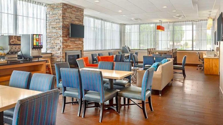 <b>Best Western Hartford Hotel & Suites Lobby</b>. Images powered by <a href="https://iceportal.shijigroup.com/" title="IcePortal" target="_blank">IcePortal</a>.