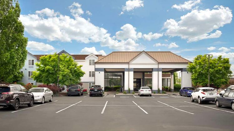 Best Western Hartford Hotel & Suites Exterior