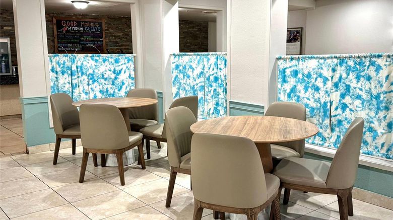 <b>Wyndham Garden Ann Arbor Restaurant</b>. Images powered by <a href="https://iceportal.shijigroup.com/" title="IcePortal" target="_blank">IcePortal</a>.