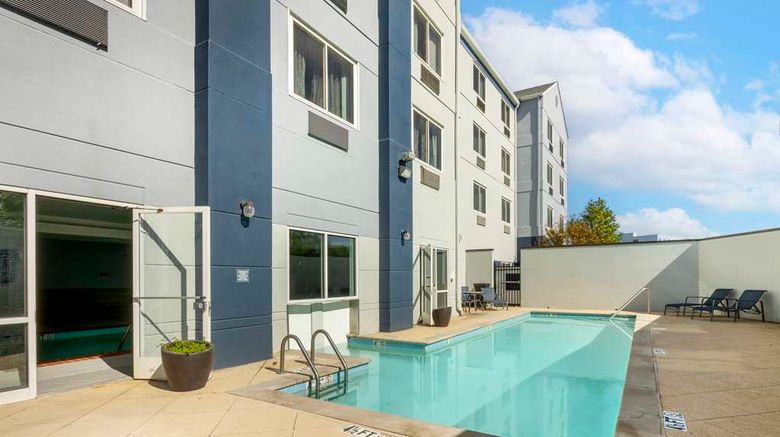 <b>Best Western Plus Nashville Airport Pool</b>. Images powered by <a href="https://iceportal.shijigroup.com/" title="IcePortal" target="_blank">IcePortal</a>.