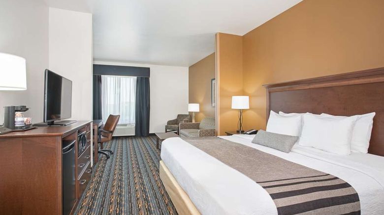 <b>Best Western Plus Lincoln Inn & Suites Suite</b>. Images powered by <a href="https://iceportal.shijigroup.com/" title="IcePortal" target="_blank">IcePortal</a>.