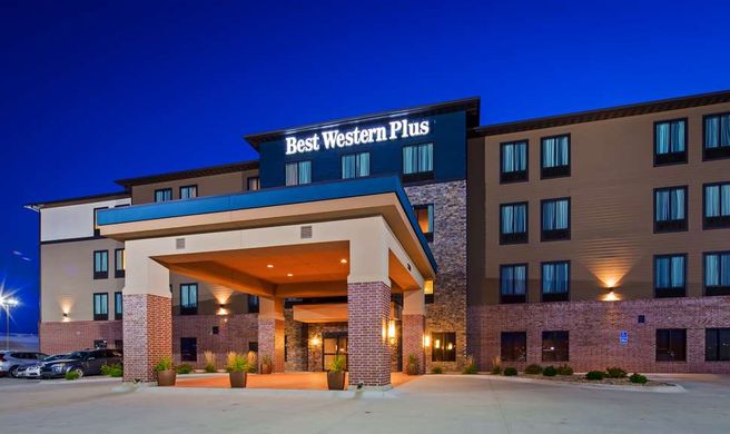 Best Western Plus Lincoln Inn & Suites Exterior