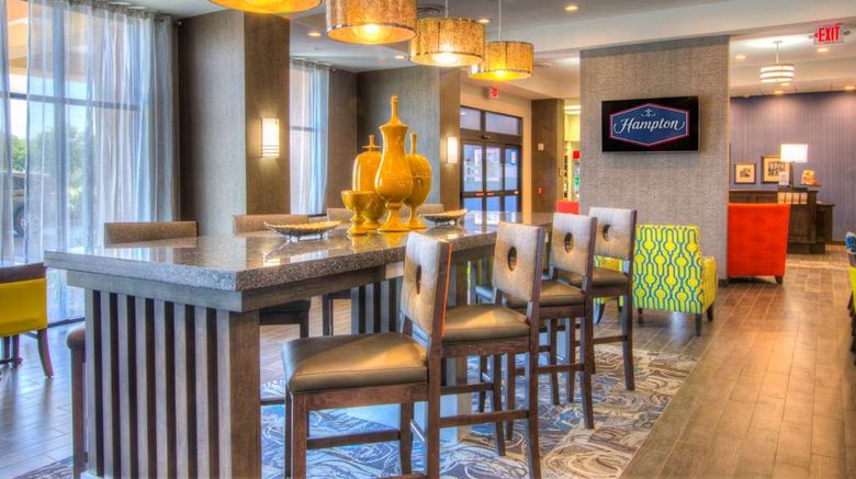 <b>Hampton Inn Houston I-10 East Lobby</b>. Images powered by <a href="https://iceportal.shijigroup.com/" title="IcePortal" target="_blank">IcePortal</a>.