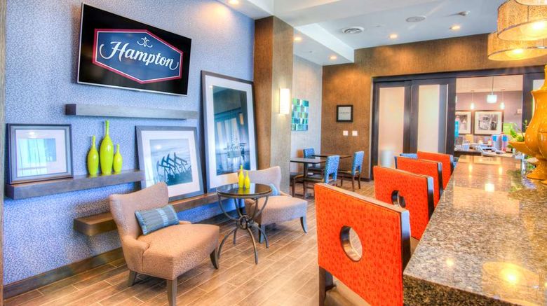 <b>Hampton Inn Houston I-10 East Lobby</b>. Images powered by <a href="https://iceportal.shijigroup.com/" title="IcePortal" target="_blank">IcePortal</a>.