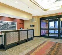 Hampton Inn & Suites Milwaukee/Franklin Lobby