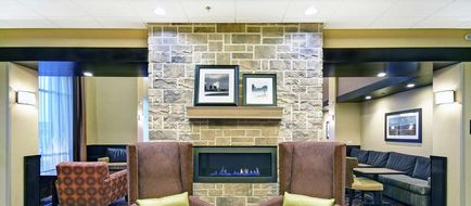 Hampton Inn & Suites Milwaukee/Franklin Lobby