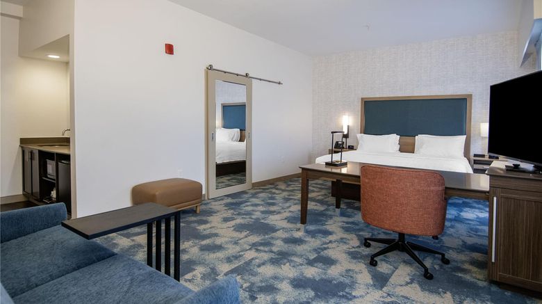 <b>Hampton Inn & Suites, Monroe Suite</b>. Images powered by <a href="https://iceportal.shijigroup.com/" title="IcePortal" target="_blank">IcePortal</a>.