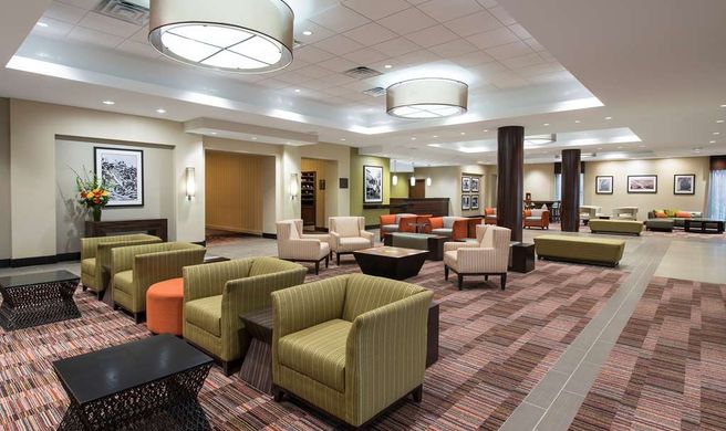 Doubletree Grand Rapids Airport Lobby