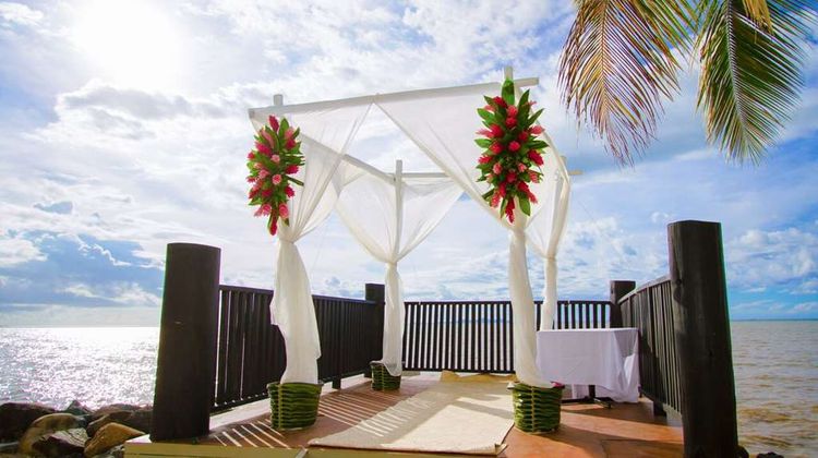 DoubleTree Resort by Hilton Fiji Beach
