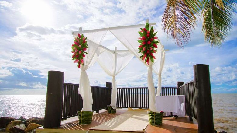 <b>DoubleTree Resort by Hilton Fiji Beach</b>. Images powered by <a href="https://iceportal.shijigroup.com/" title="IcePortal" target="_blank">IcePortal</a>.