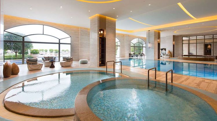 Hilton Yuxi Fuxian Lake Pool