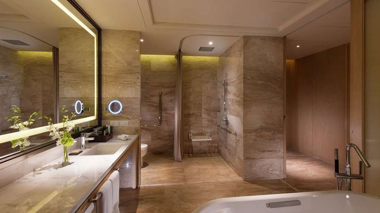 <b>Hilton Yuxi Fuxian Lake Room</b>. Images powered by <a href="https://iceportal.shijigroup.com/" title="IcePortal" target="_blank">IcePortal</a>.