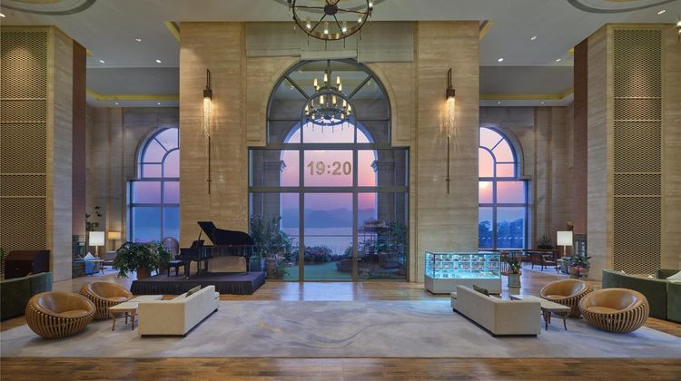 Hilton Yuxi Fuxian Lake Lobby