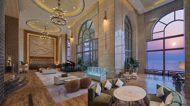 Hilton Yuxi Fuxian Lake Lobby