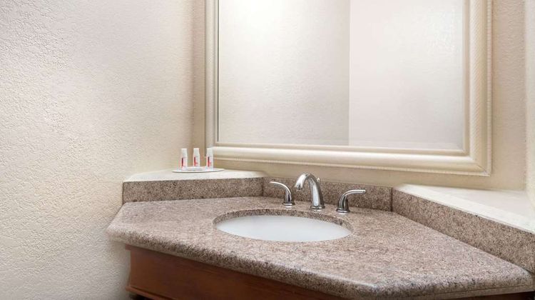Baymont Inn & Suites Stevens Point Room