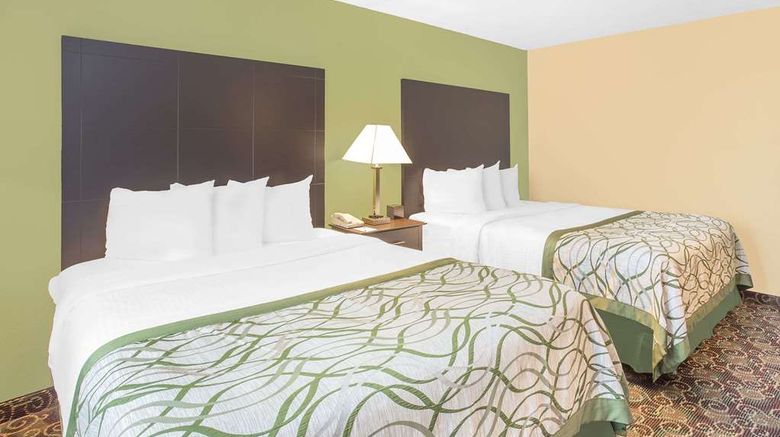 <b>Baymont Inn & Suites Holland Room</b>. Images powered by <a href="https://iceportal.shijigroup.com/" title="IcePortal" target="_blank">IcePortal</a>.