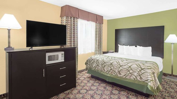 Baymont Inn & Suites Holland Suite