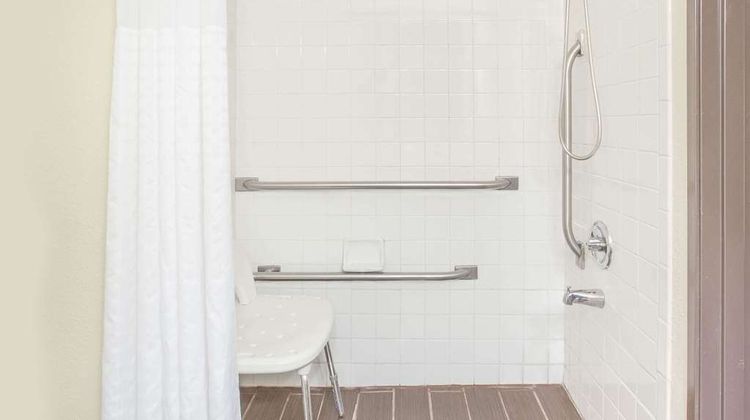 Baymont Inn & Suites Holland Room