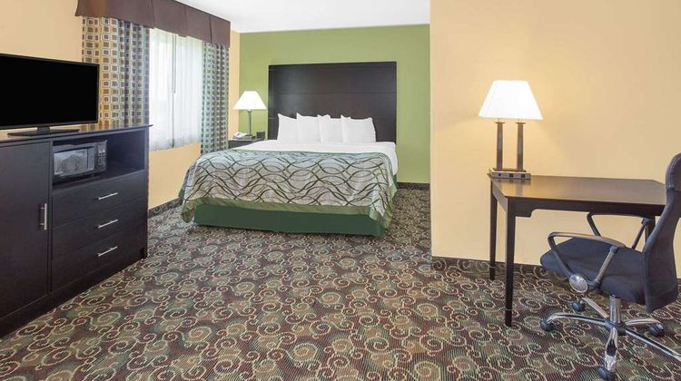 Baymont Inn & Suites Holland Suite
