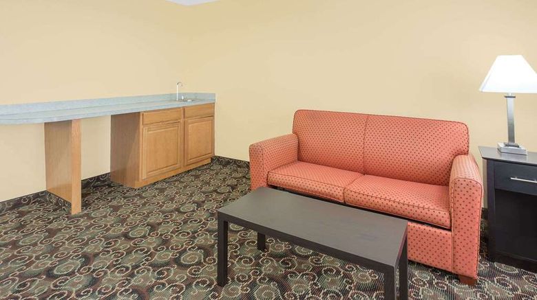 <b>Baymont Inn & Suites Holland Suite</b>. Images powered by <a href="https://iceportal.shijigroup.com/" title="IcePortal" target="_blank">IcePortal</a>.