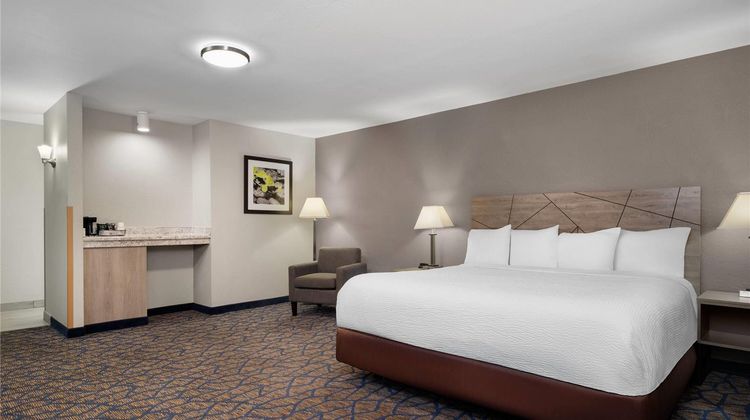 Baymont Inn & Suites Waukesha Room