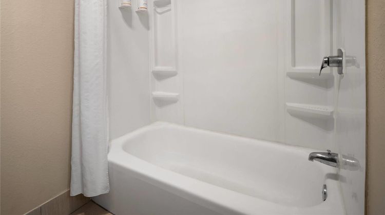 Baymont Inn & Suites Waukesha Room