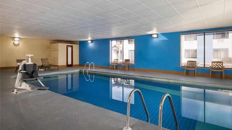 Baymont Inn & Suites Waukesha Pool