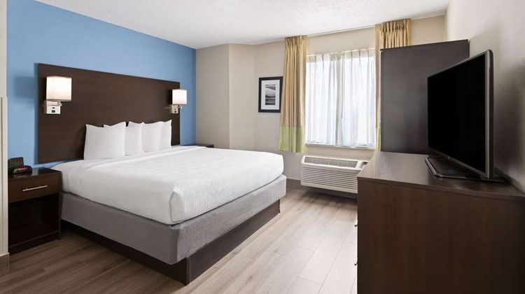 Baymont Inn/Suites Wilmington South Area Suite