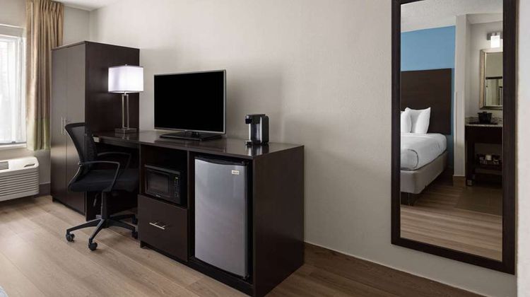 Baymont Inn/Suites Wilmington South Area Room