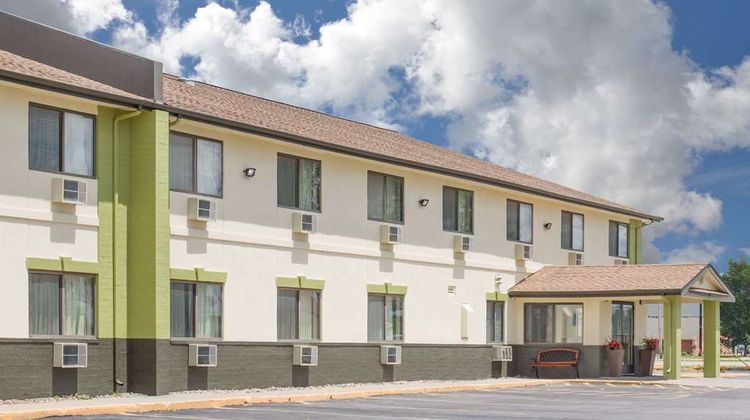 Baymont Inn & Suites Ames Exterior