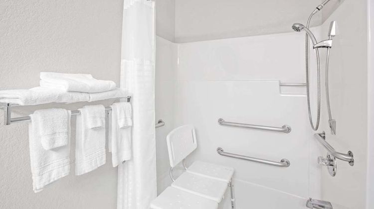Baymont Inn & Suites Ames Room
