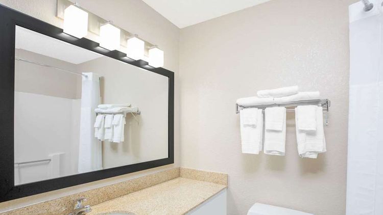 Baymont Inn & Suites Ames Room