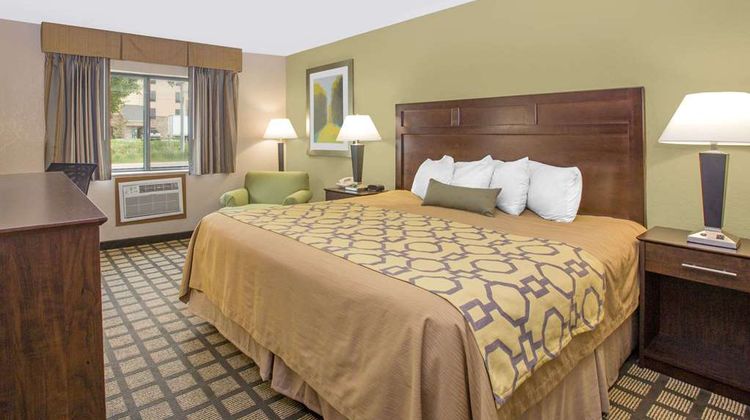 Baymont Inn & Suites Ames Room