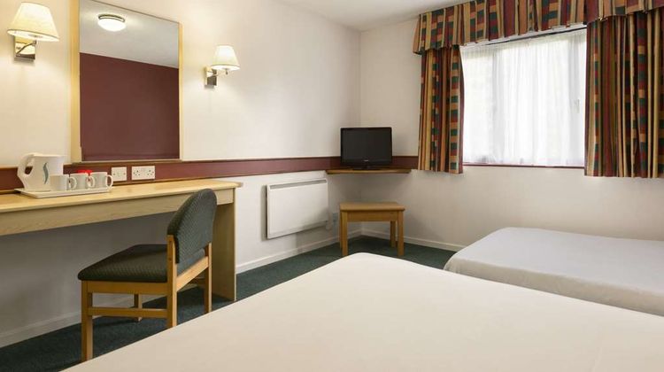 Days Inn Bradford M62 Room