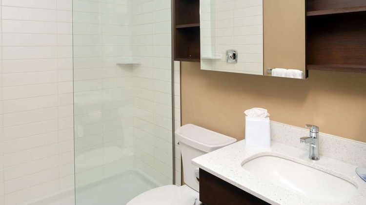 Microtel Inn & Suites Red Deer Room