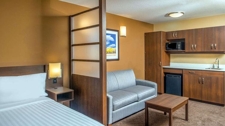 Microtel Inn & Suites Red Deer Suite