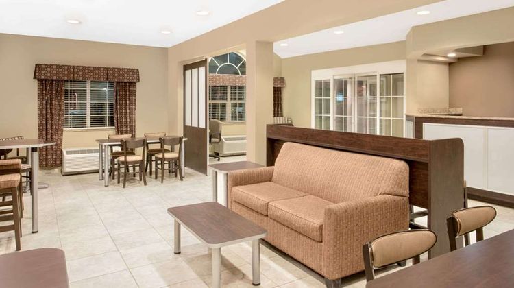 Microtel Inn & Suites by Wyndham Midland Lobby