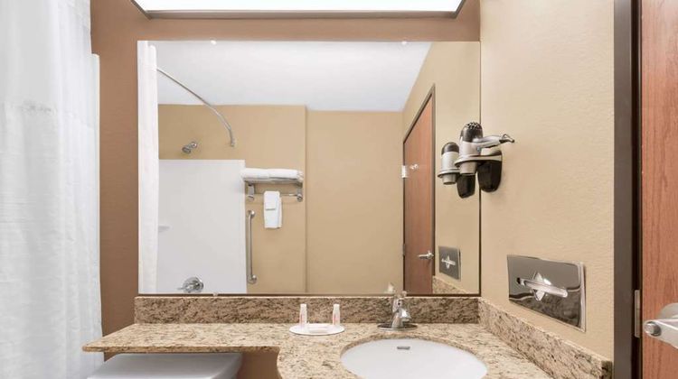 Microtel Inn & Suites by Wyndham Midland Room