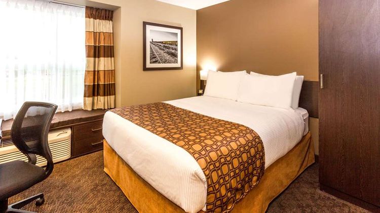 Microtel Inn & Suites Whitecourt Room