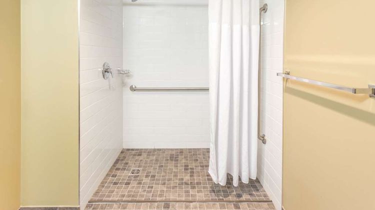 Microtel Inn & Suites Whitecourt Room